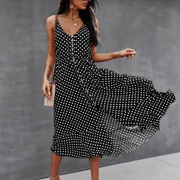 BellanBlue Dresses & Skirts - Button up v neck tie polka dot midi dress